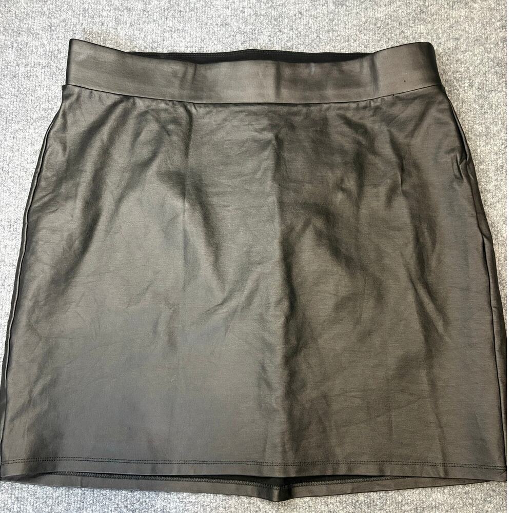 TORRID Black Vegan Leather Mini Skirt Size 1 (14/16) Plus Size